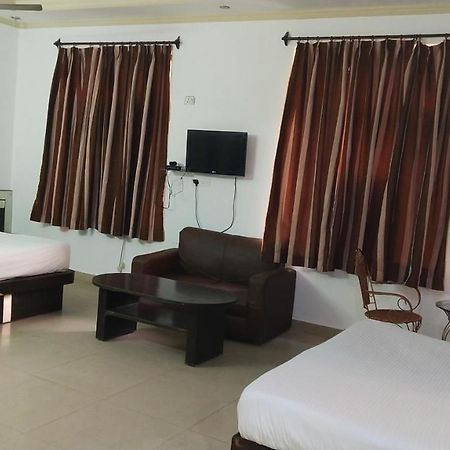 Fabhotel Prashant Palace Mysore Bagian luar foto