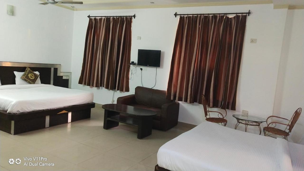 Fabhotel Prashant Palace Mysore Bagian luar foto